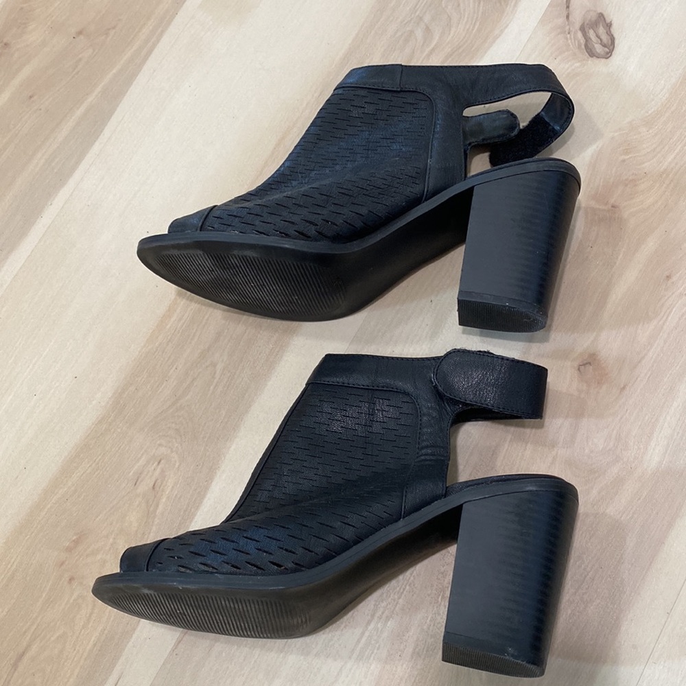 George Heels - Picture 3 of 9